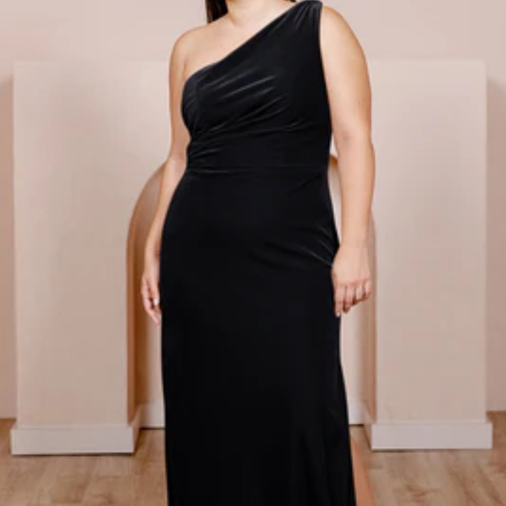 Elegant Black One-Shoulder Bridesmaid Dress - Velvet